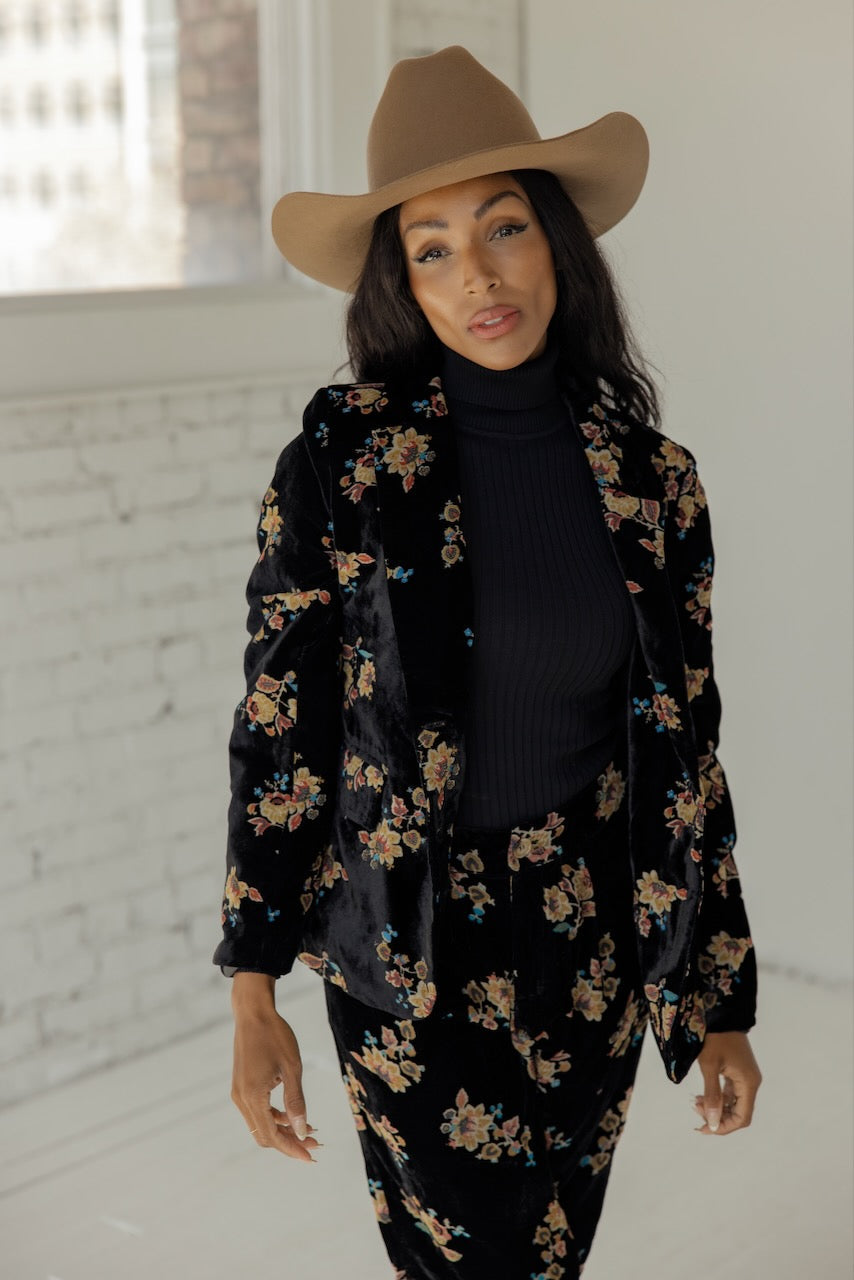 Crowd of Thousands Floral Blazer