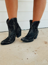 Load image into Gallery viewer, Womans Chandler Ariat Boot
